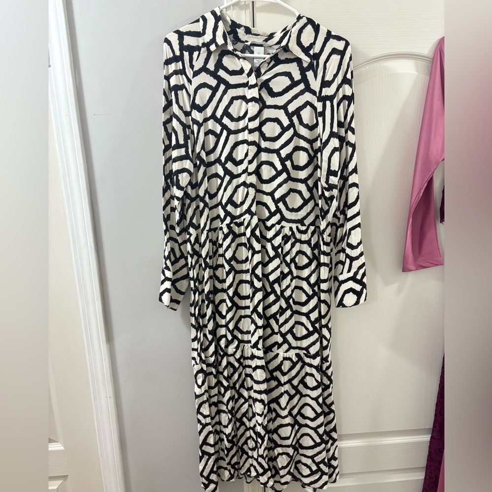 H&M Black and White Long Sleeve Peter Pan Collar Dress